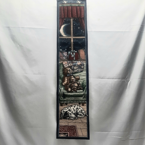 Tapestry wall hanging - Picture 1 of 8